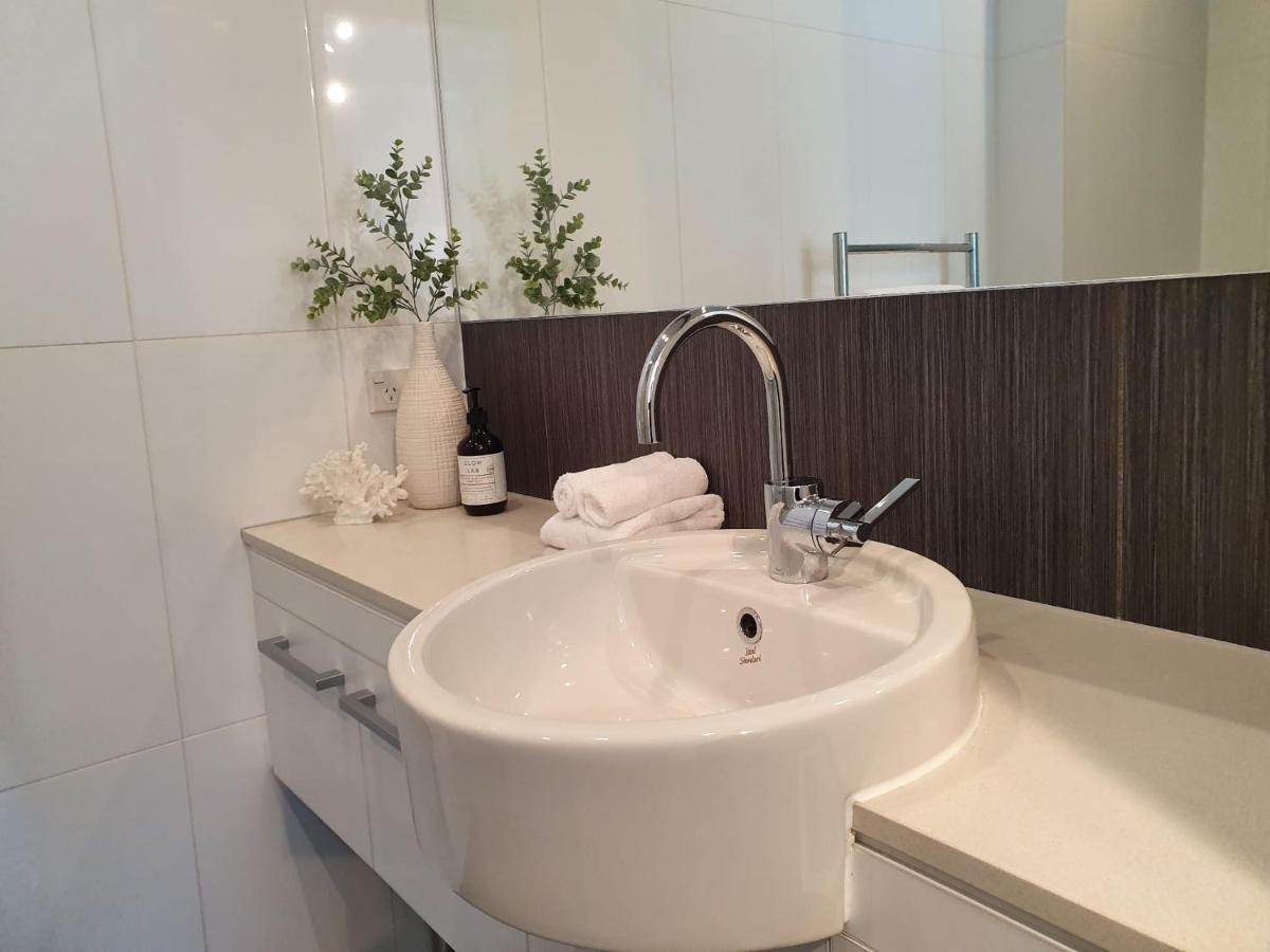 Stylish Haven Luxury Interiors In Prime Location Apartment Queenstown Luaran gambar