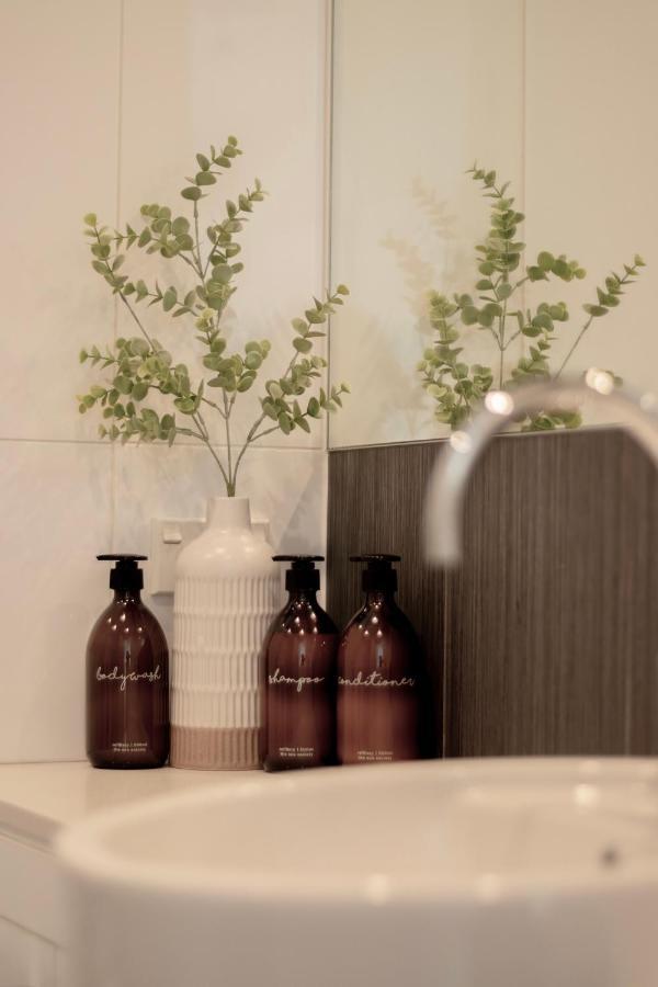 Stylish Haven Luxury Interiors In Prime Location Apartment Queenstown Luaran gambar